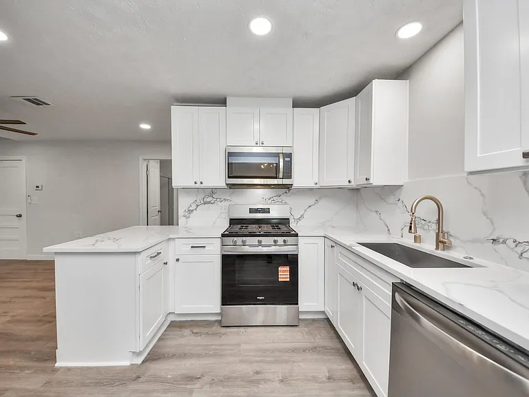 302 County Park Dr — Photo 9