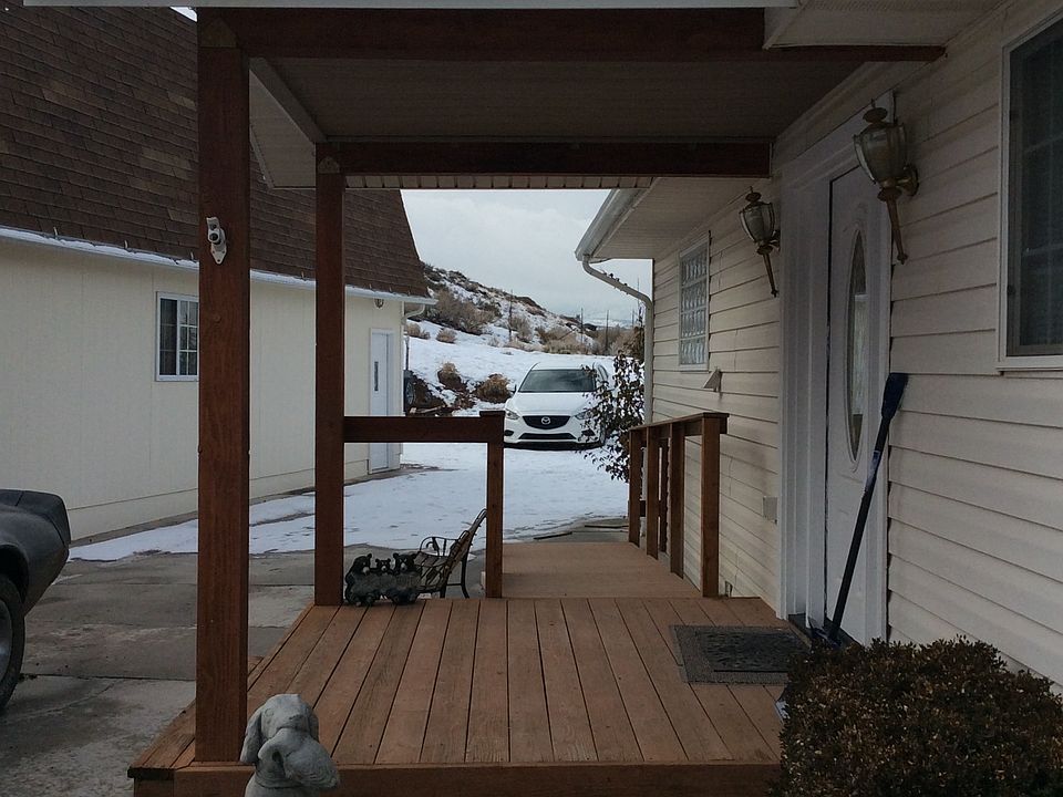 Porch between house/garage
