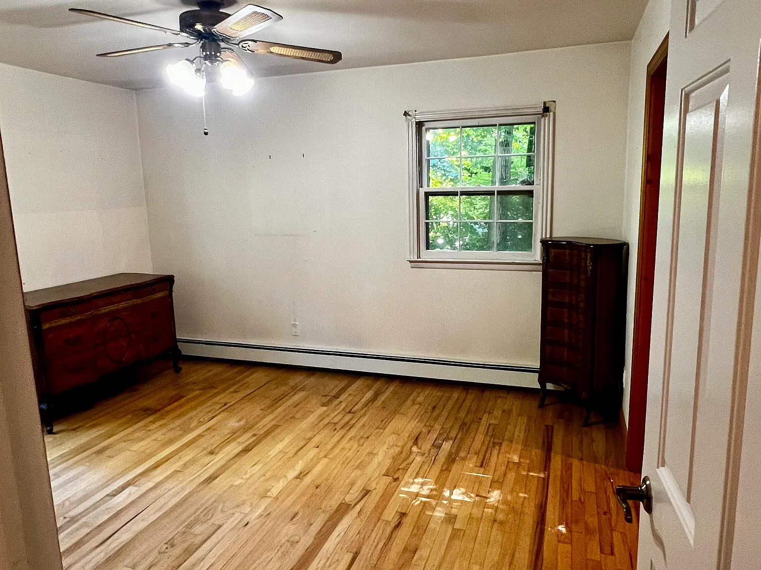4 bed, 3.5 bath, 3300 sqft, $1,400 — Photo 4