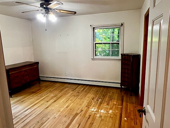 4th image of 29 Walker Dr