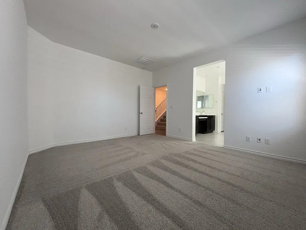 4 bed, 3.0 bath, 2271 sqft, $2,450 — Photo 4