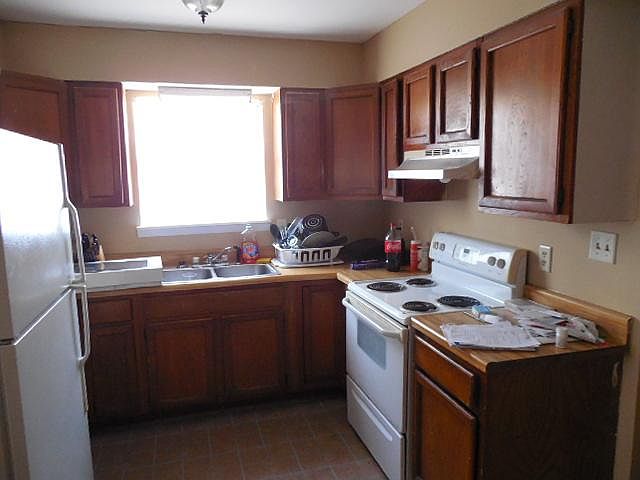 2nd image of 605 E Azalea Ave APT B