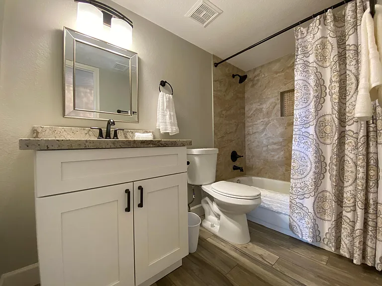 Upstairs Full Bathroom with tub/shower