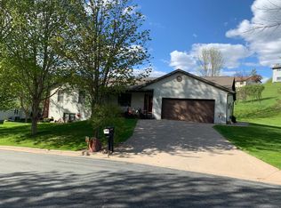 524 Regent Dr, La Crescent, MN 55947
