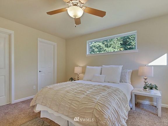 3rd image of 4458 SE Fairway Cir