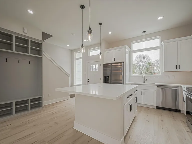 918 Saint Clair St #B — Photo 10