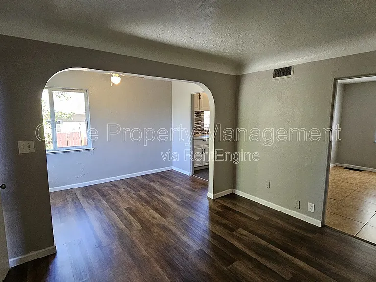 1950 N Oswego St — Photo 3