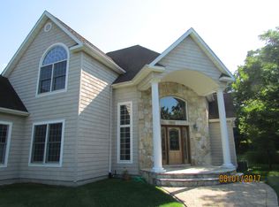 35 Crescent Ct, Wading River, NY 11792