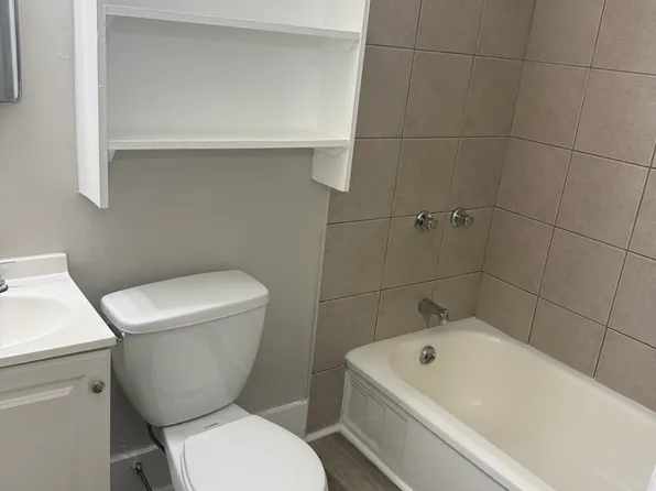 2438 S 13th St #2B, Milwaukee, WI 53215