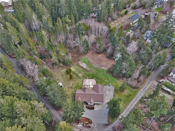 3rd image of 11 E Cyndi Dr