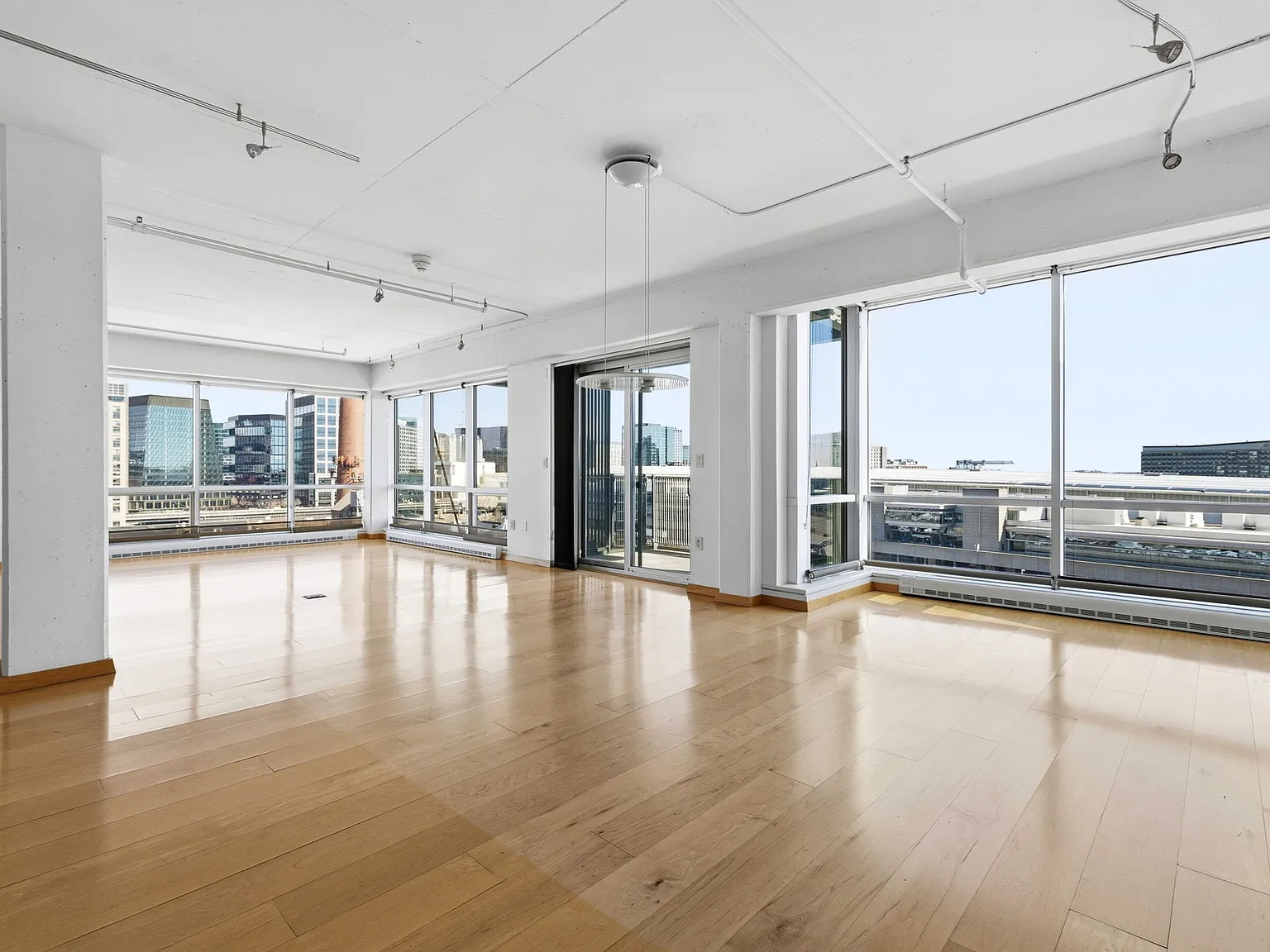25 Channel Center St — Photo 1