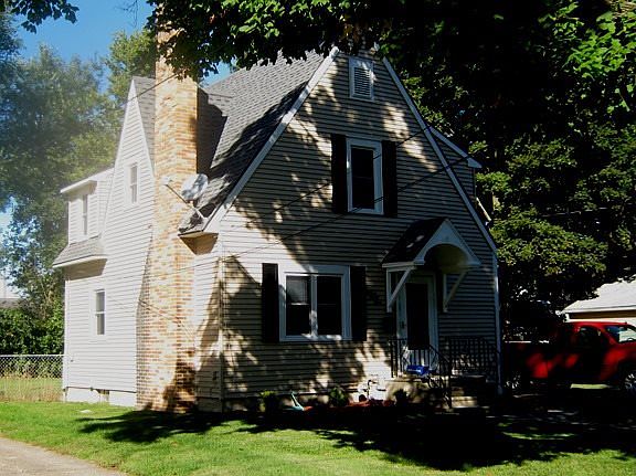 4th image of 1639 Garden St