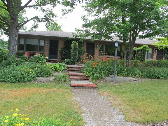 Courtyard entry 2nd street