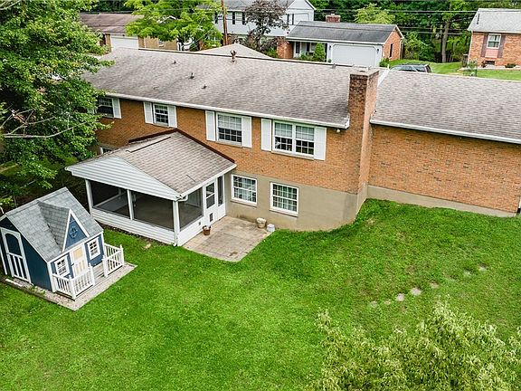 3rd image of 3 Ashwood Dr
