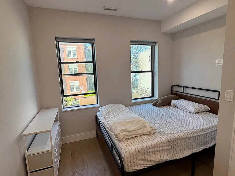 173 Maverick St #2 — Photo 4