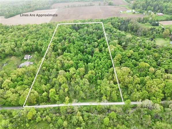 Montgomery Rd, Windsor, OH 44099