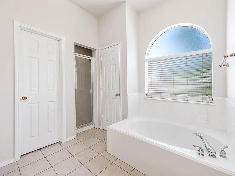 7902 Feather Springs Dr — Photo 38