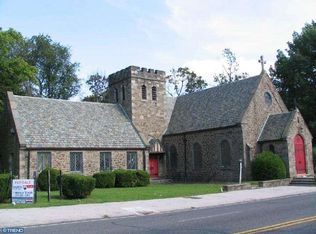 6301 Crescentville Rd, Philadelphia, PA 19120