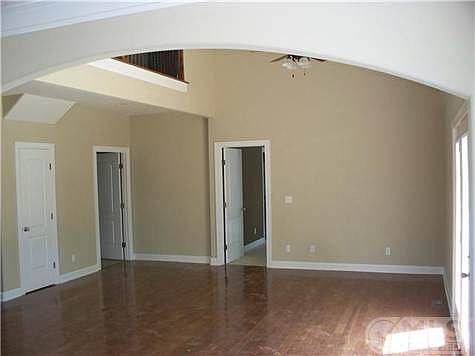 3rd image of 16 Pebble Brook Dr