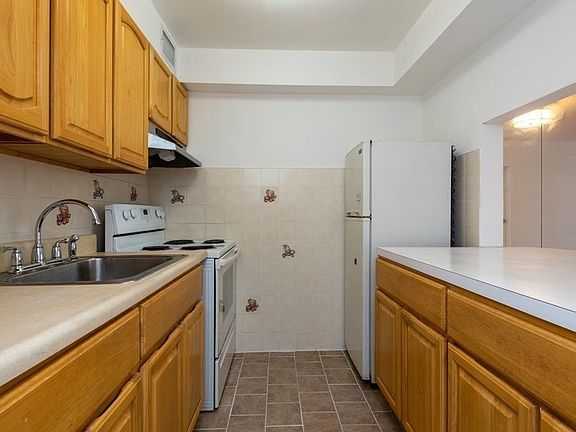 4th image of 43 Van Wagenen Ave APT 4G