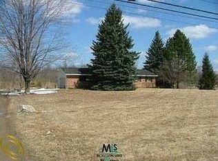 950 Waldon Rd, Orion, MI 48359