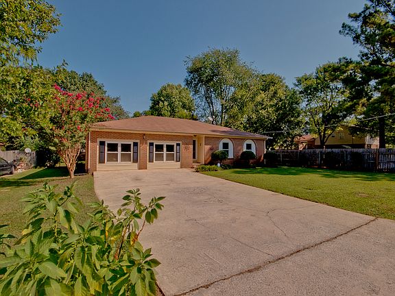 4th image of 2202 Cecille Dr SW