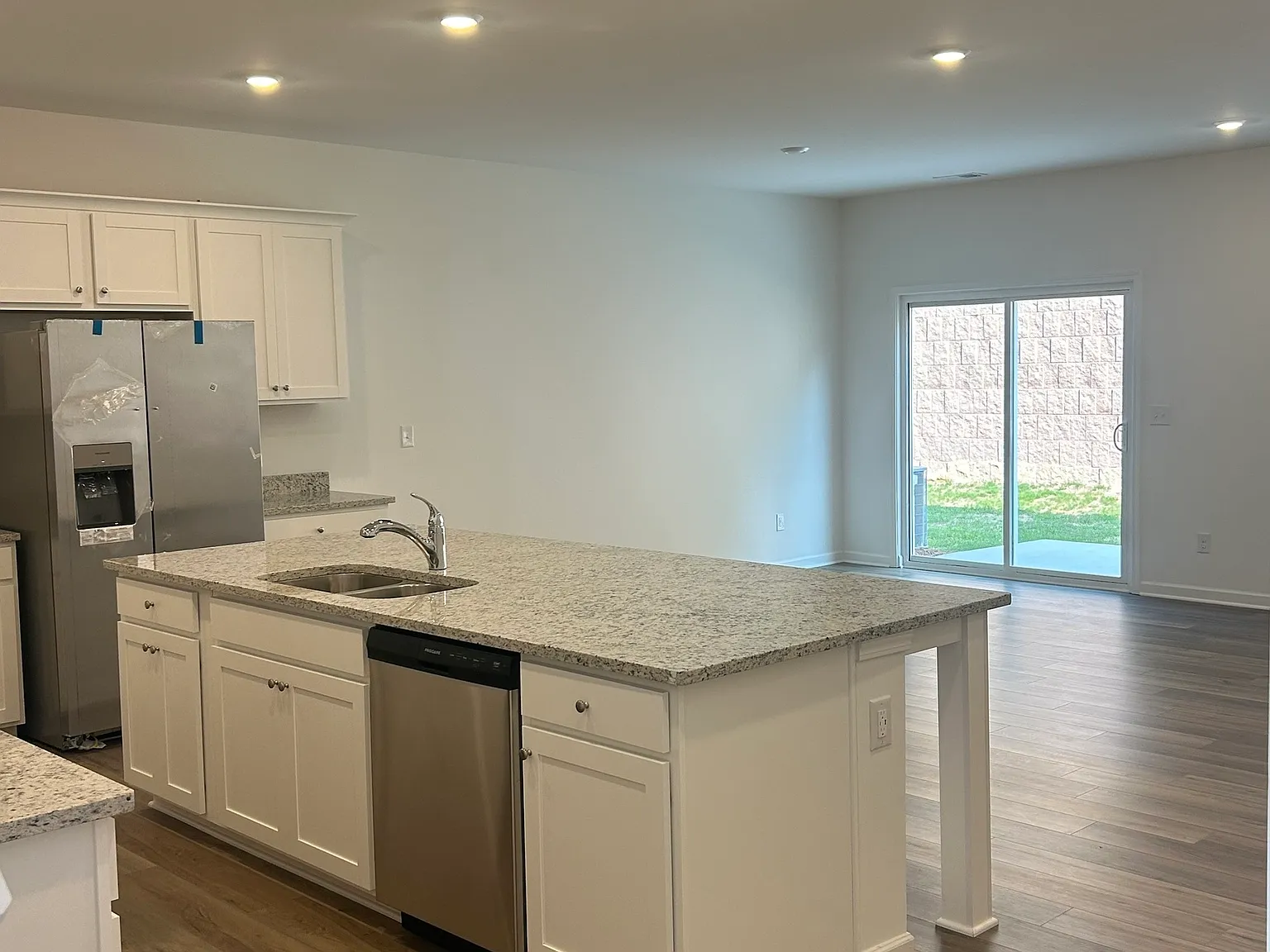 3 bed, 2.5 bath, 1796 sqft, $2,300 — Photo 3