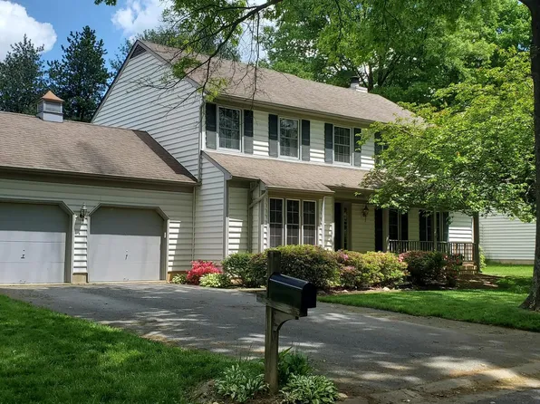 20501 Oak Bluff Dr, Gaithersburg, MD 20886