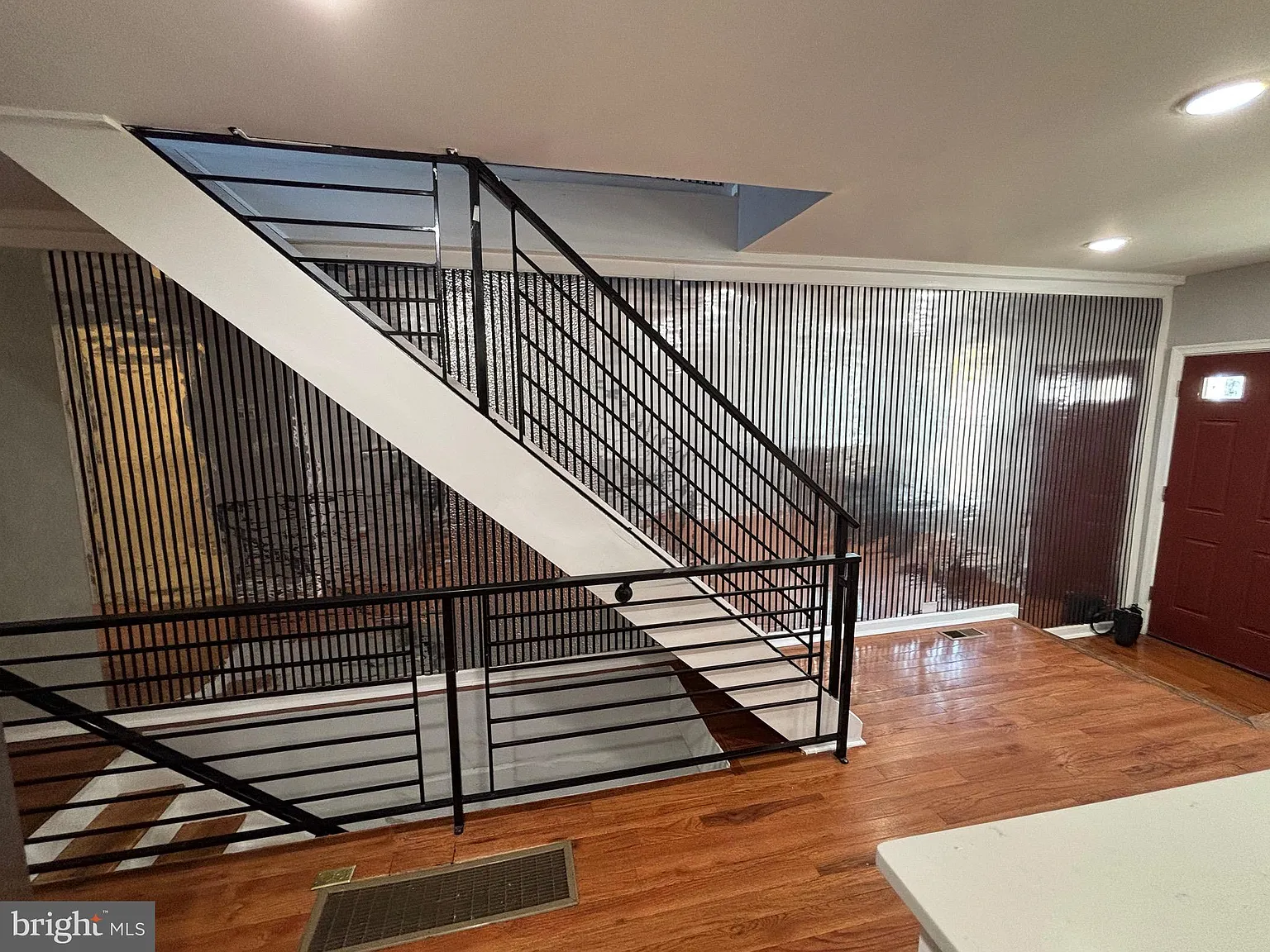 3 bed, 1000 sqft, $2,650 — Photo 4