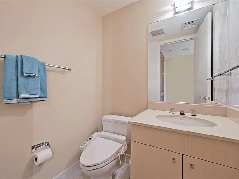 901 W 9th St #406 — Photo 23