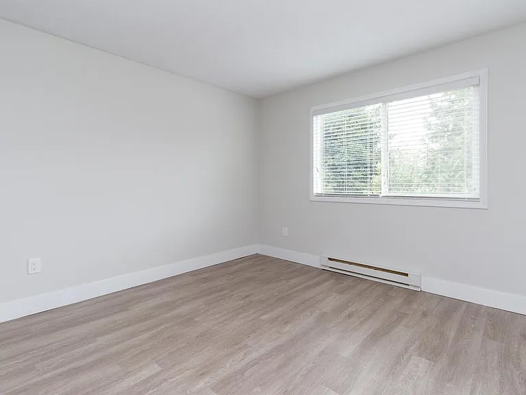 579 Rosehill St — Photo 9