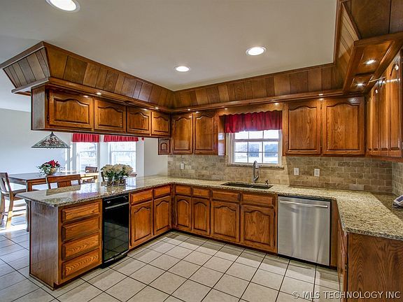 4th image of 10027 Rosewood Dr