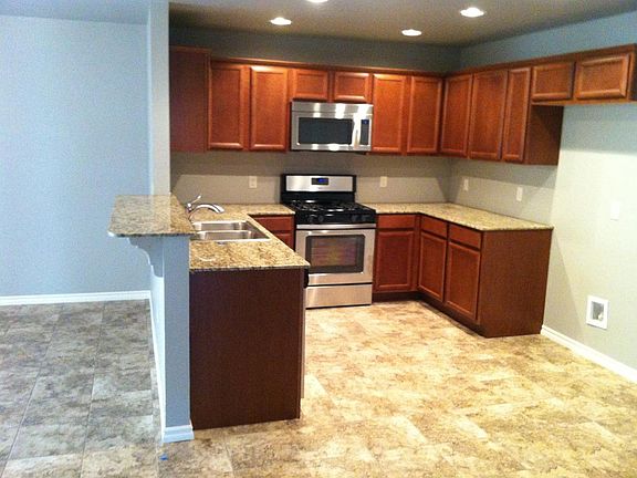 kitchen w breakfast bar