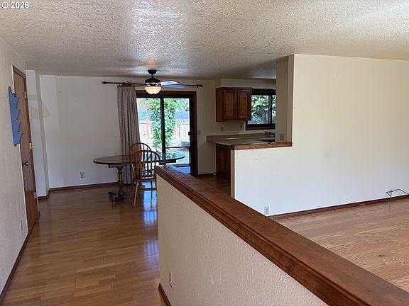 3rd image of 1544 E Chamberlain Ave