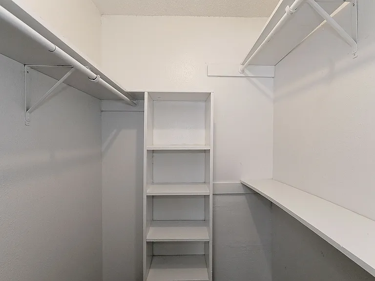 B2 - 2BD, 2BA - 1201SF - Hallway Closet