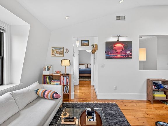 4th image of 113 Chestnut Ave #3