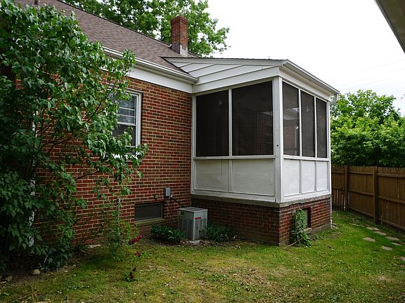 view of enclosed porch