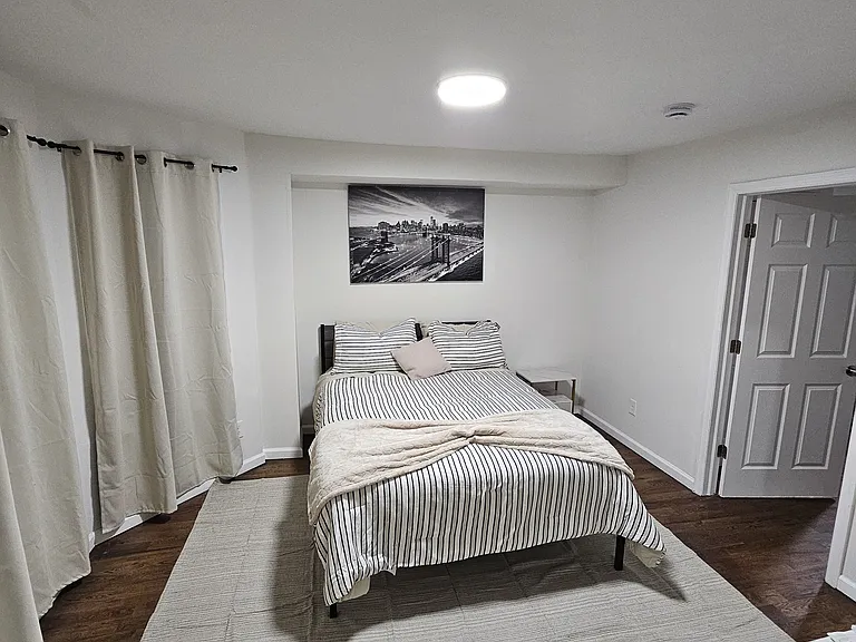 294 N Park St — Photo 9