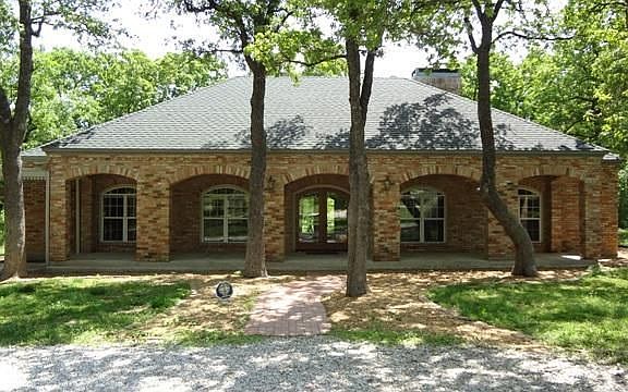 3rd image of 1042 Remington Ct