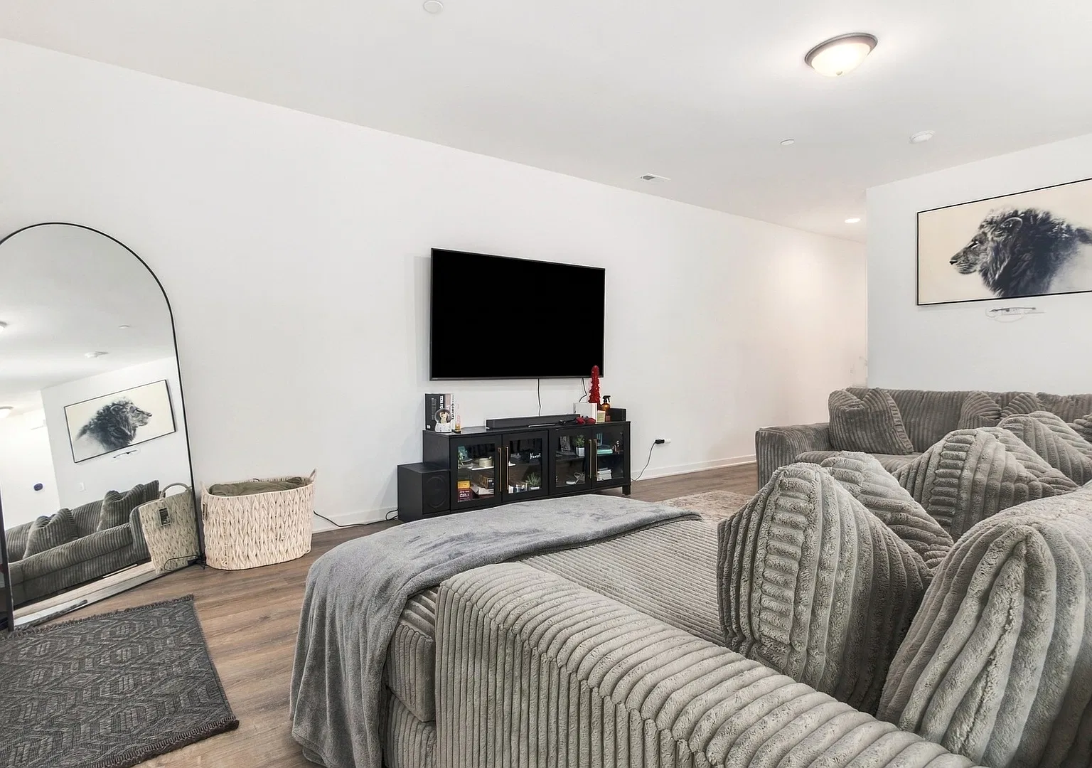 3 bed, 2.5 bath, 1966 sqft, $2,500 — Photo 4