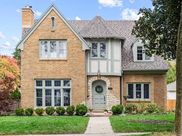 324 East Lexington BOULEVARD, Whitefish Bay, WI 53217