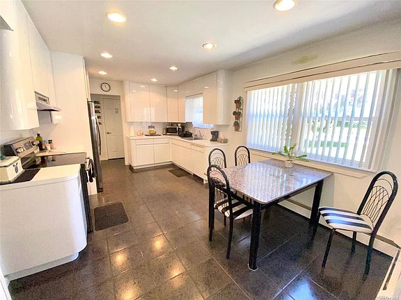 3rd image of 7 Samuels Ln