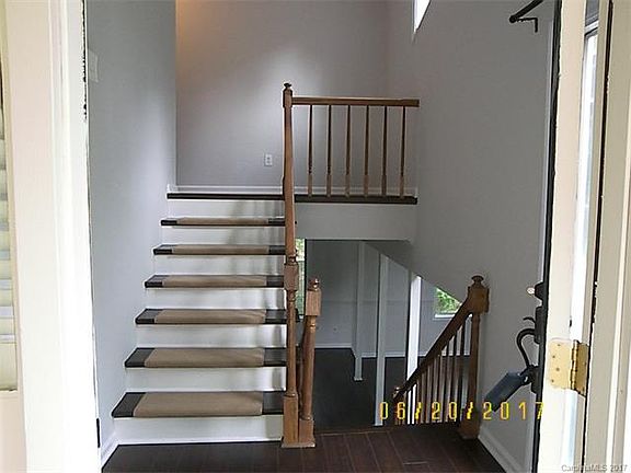 2nd image of 1910 Summerhill Dr