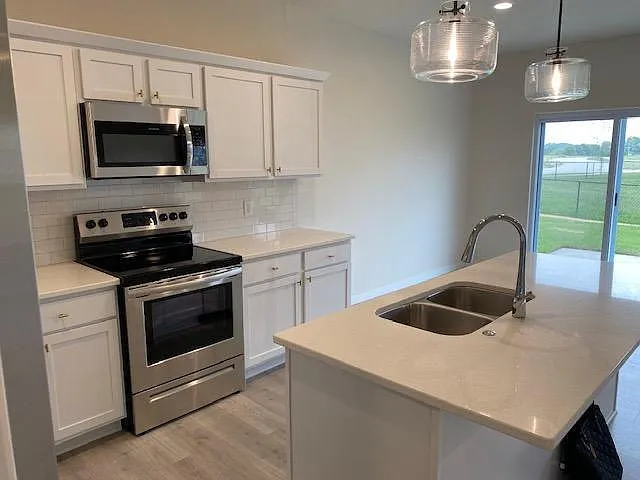1185 Exchange St — Photo 9