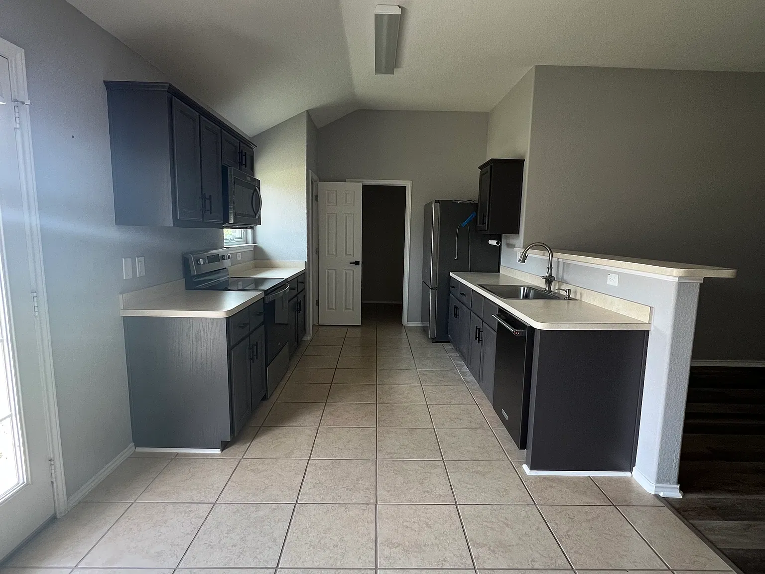 3 bed, 1410 sqft, $1,900 — Photo 4