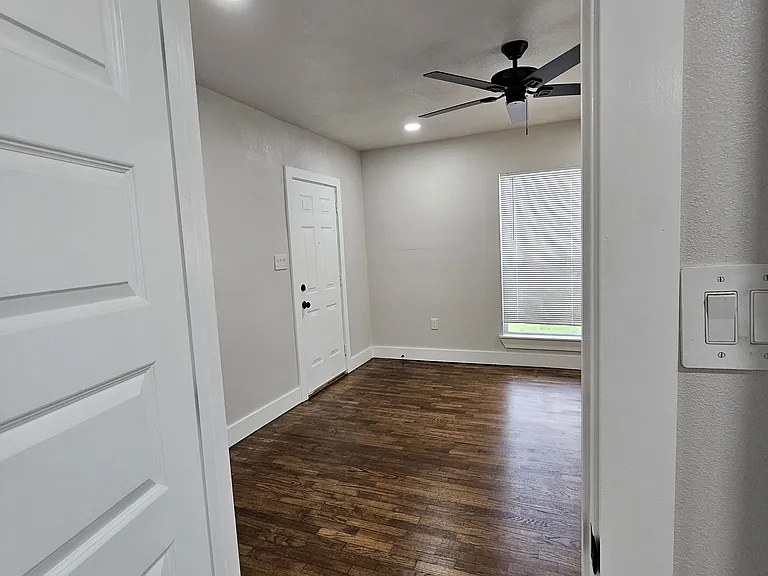 702 College St #1 — Photo 5