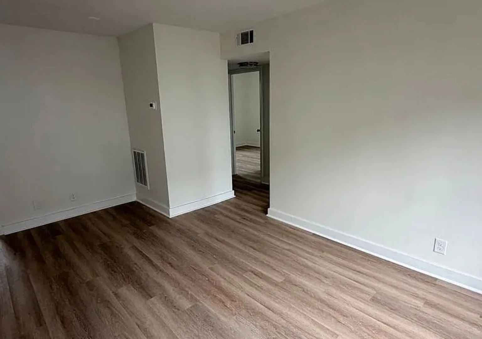 1439 Nightingale Rd — Photo 3