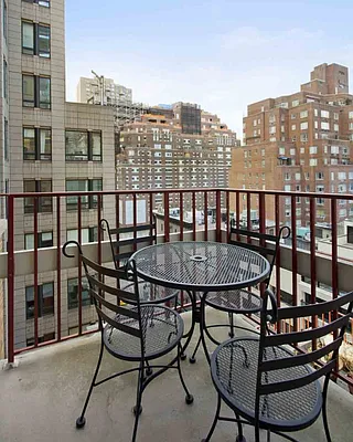 Sold by ROOM Real Estate | media 2