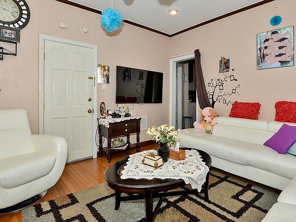 4th image of 351 Ege Ave