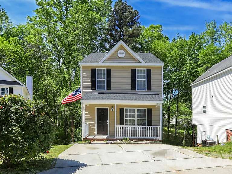 4417 Woodlawn Dr — Photo 1